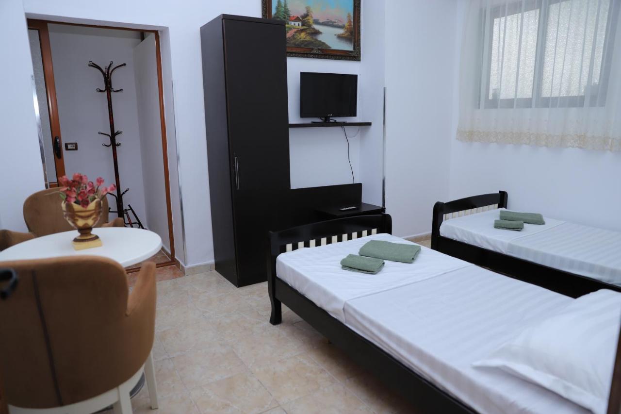 Hanna'S Hostel Берат Екстер'єр фото