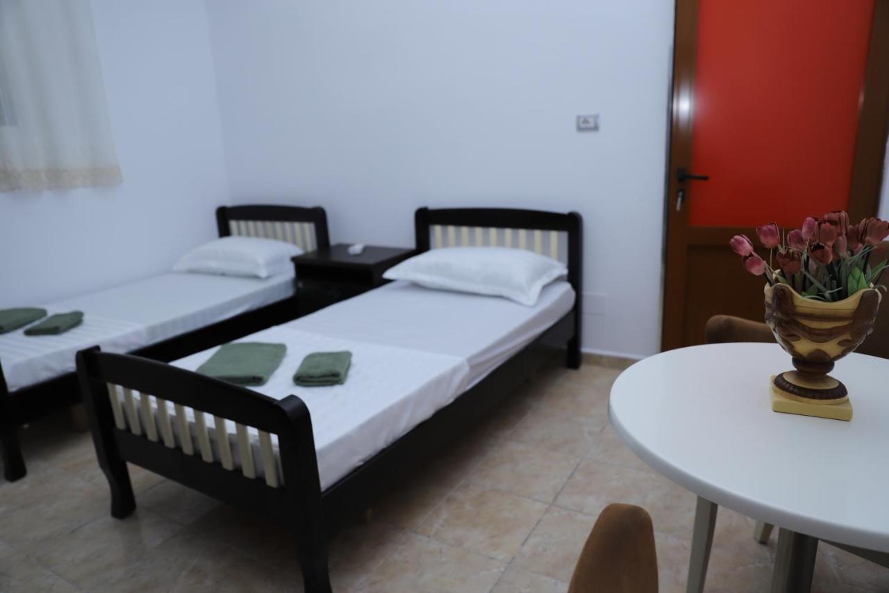 Hanna'S Hostel Берат Екстер'єр фото