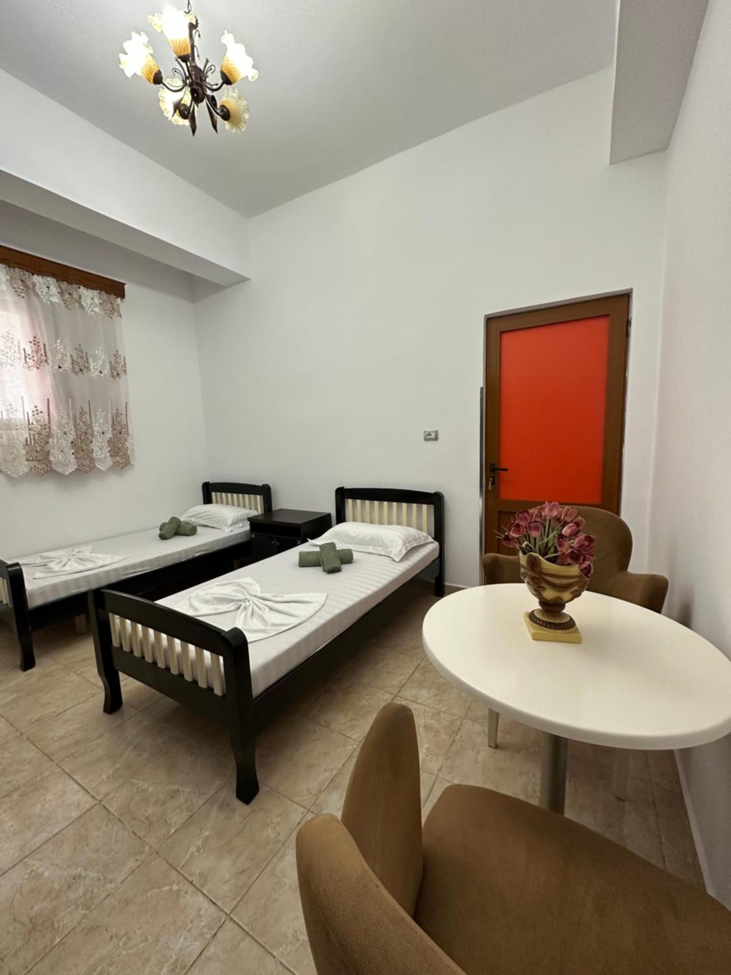 Hanna'S Hostel Берат Екстер'єр фото
