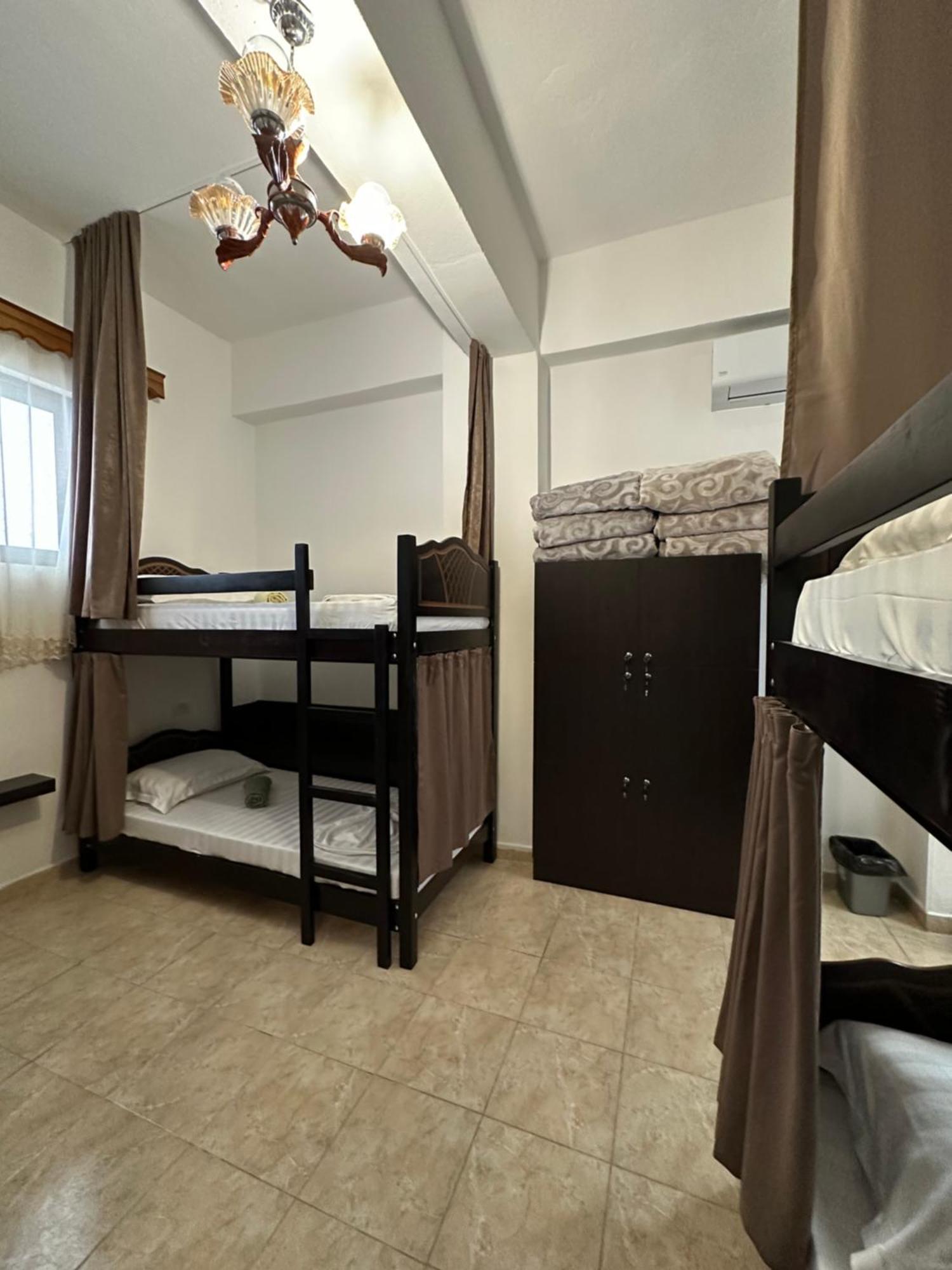 Hanna'S Hostel Берат Екстер'єр фото