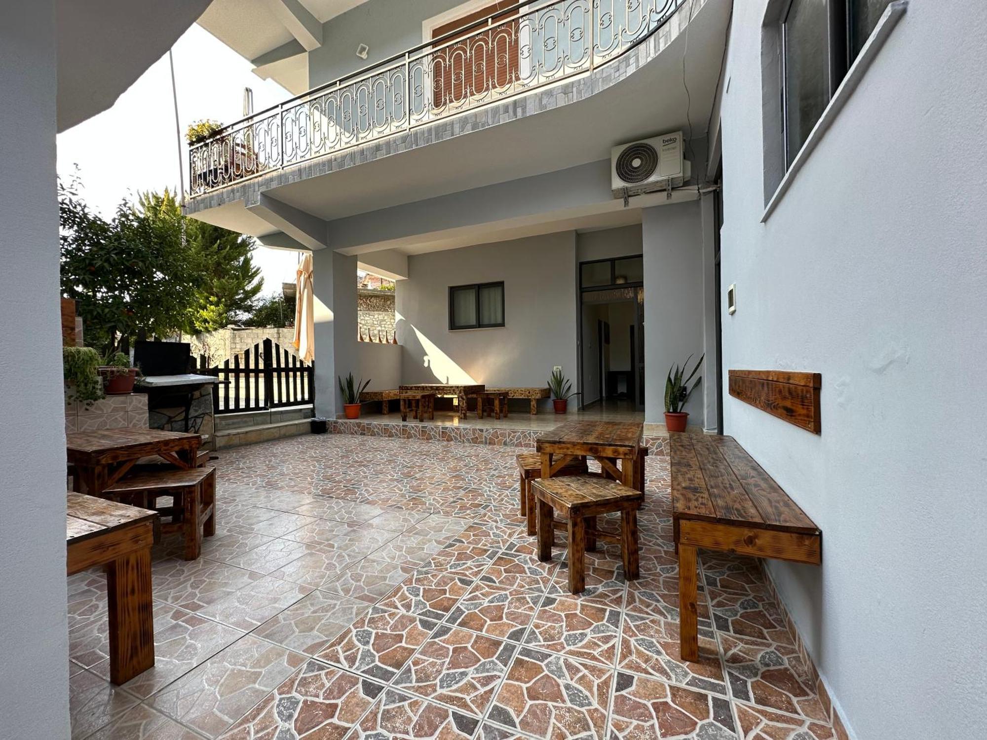 Hanna'S Hostel Берат Екстер'єр фото