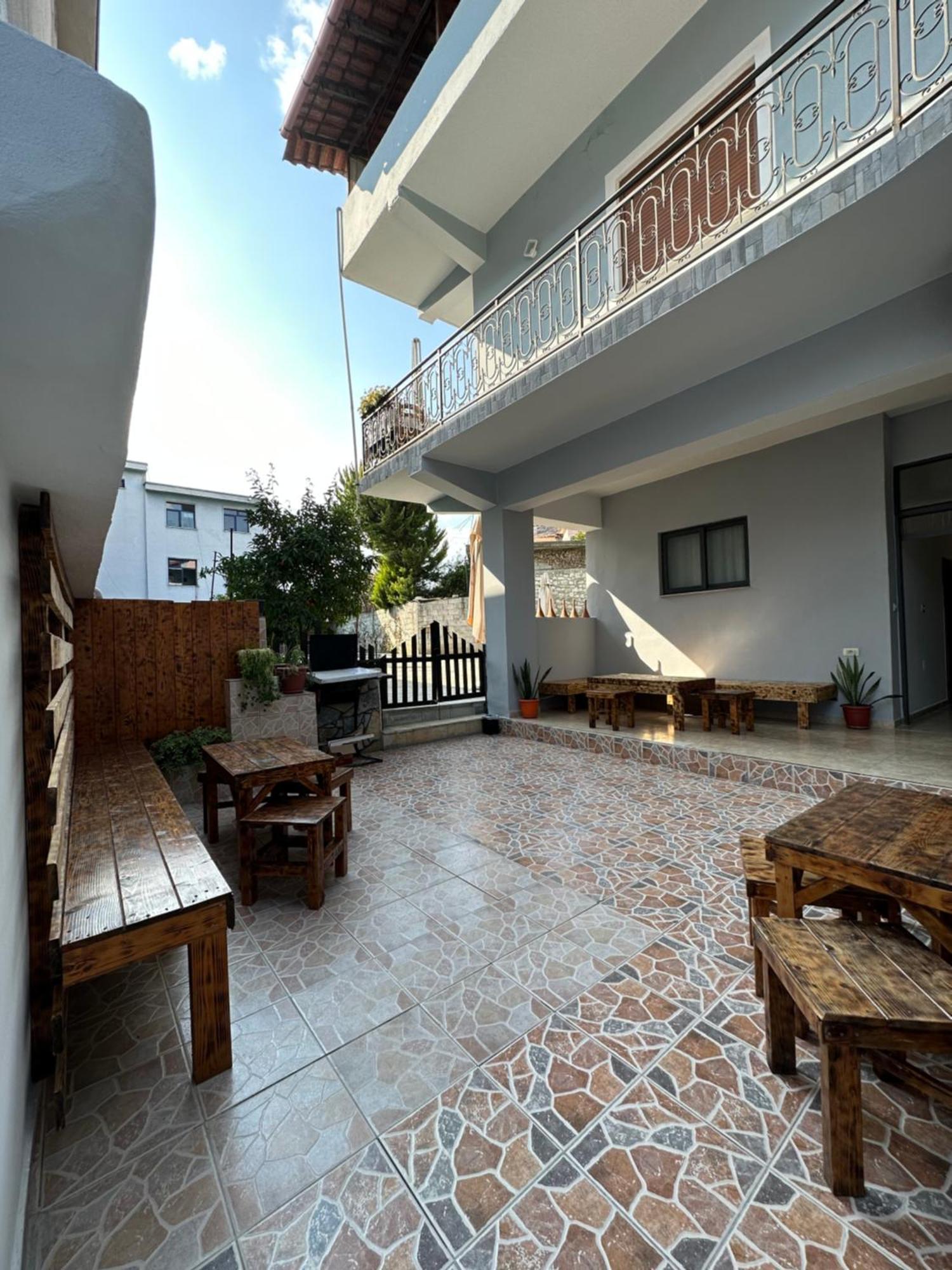 Hanna'S Hostel Берат Екстер'єр фото